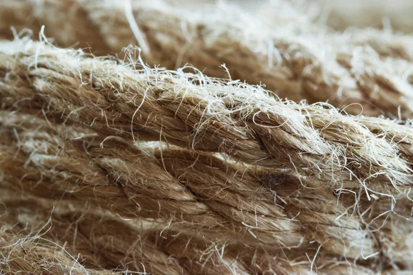 Örgülü kenevir halat