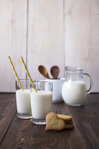 朝食用のミルクとクッキー — ストック写真