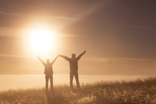 Silhouette active couple in love with Trekking pole in the morning fog — Stock Photo, Image