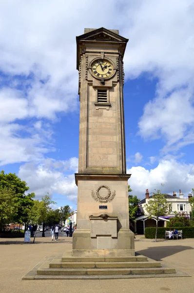 Torre dell'orologio a Jephson Gardens a Leamington Spa — Foto Stock