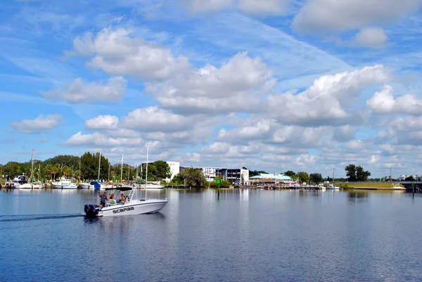 Tarpon Springs Florida bir tekneden balık tutma turist