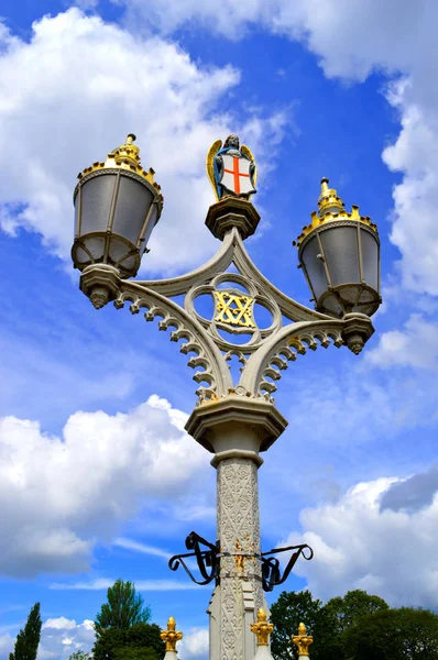 Street lights on Lendal Bridge in York City centre, UK — Stock Photo, Image