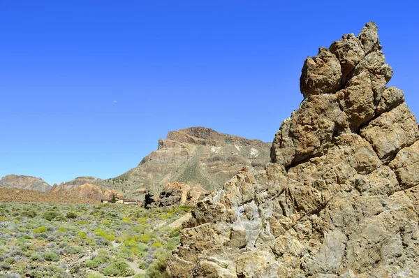 Půlměsíc nad národním parkem Mount Teide v Tenerife — Stock fotografie