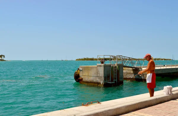 Key West Florida Keys Florida Mayo 2017 Hombre Pesca Key —  Fotos de Stock