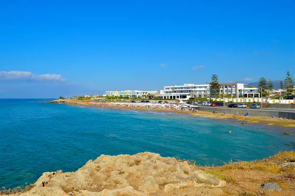 Tourists Kato Gouves Beach Crete Largest Most Populated Greek Islands — Stock Photo, Image