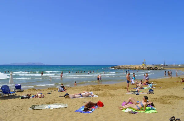 Gouves Chypre Grèce Juin 2019 Les Touristes Bronzent Sur Plage — Photo