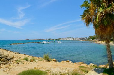 Paphos, Kıbrıs 'ta popüler bir turizm beldesine ev sahipliği yapıyor