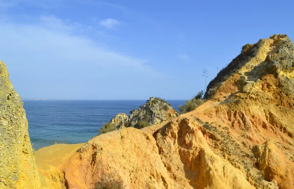 Ponta Da Piedade, caminho para o topo de formações rochosas espetaculares — Fotografia de Stock