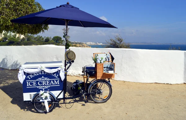 Ice cream selling from a bicycle in Portugal — Stock Photo, Image