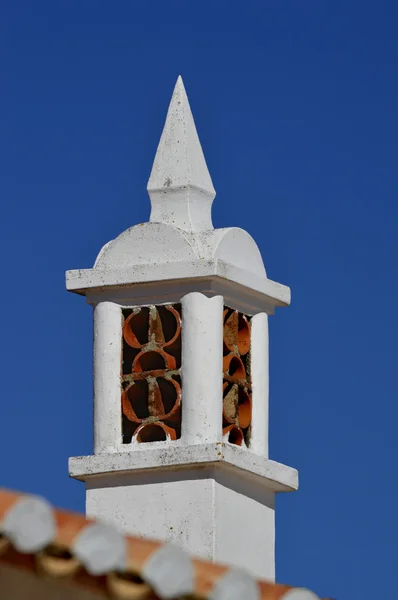 Un pot de cheminée portugais typique — Photo