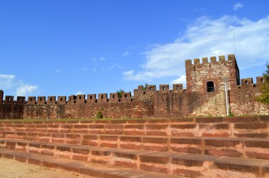 Silves kale duvarları içinde Algarve, Portekiz