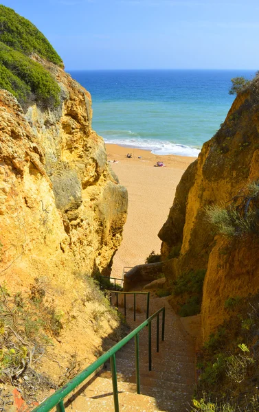 Scende a Senhora Da Rocha Nova Beach in Portogallo — Foto Stock