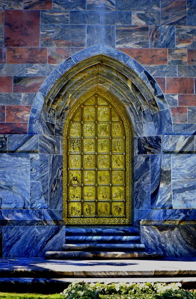 福歌うゴールデン タワーのドア — ストック写真