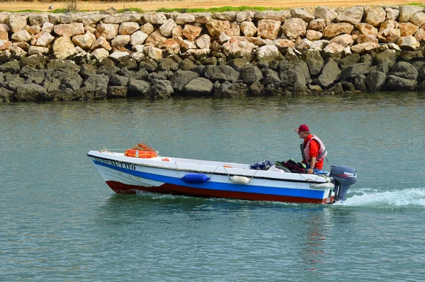 Motor boat on the Bensafrim river in Lagos harbour — Stock Photo, Image