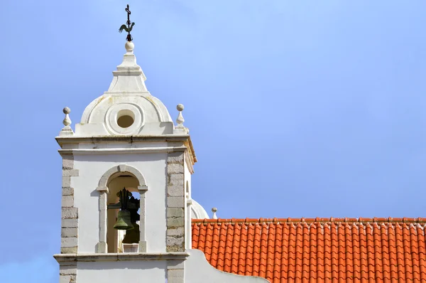 Der historische Glockenturm der Santa Maria Kirche in lagos — Stockfoto