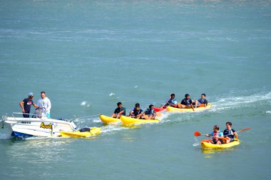 Lagos Harbour Bensafrim nehrinde kano turları