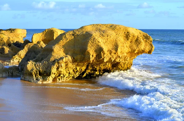 Praia Da Gale Praia na costa algarvia — Fotografia de Stock