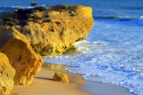 Formasi batu spektakuler di Pantai Sietskes di pantai Algarve — Stok Foto