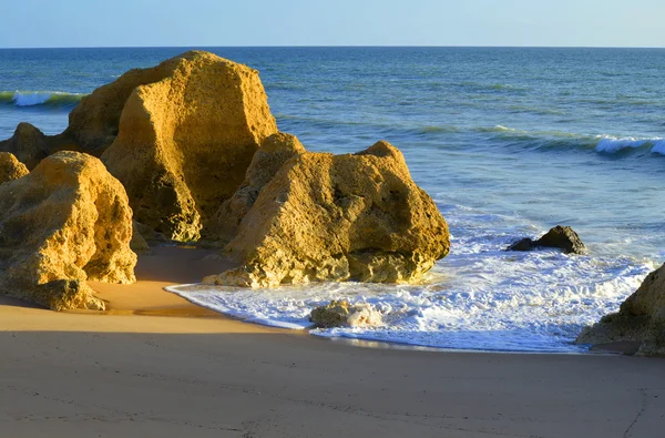 Stranden Praia Da Gale spektakulära klippformationer på Algarvekusten — Stockfoto