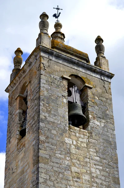 Loule 历史世纪建筑玛特里斯 de Loule ou 世纪建筑圣克莱门特教堂的钟塔 — 图库照片