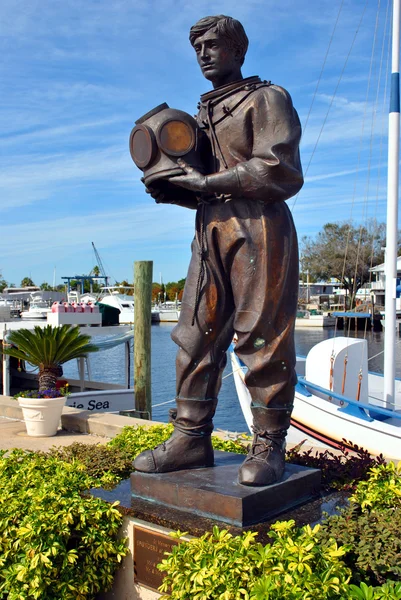 Statue d'un plongeur éponge précoce à Tarpon Springs, Floride — Photo