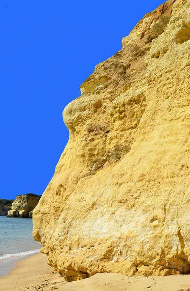 Praia de Armacao De Pera na costa algarvia — Fotografia de Stock