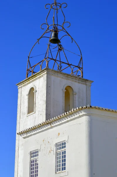 Der historische glockenturm des torre de relogio in der albufeira altstadt — Stockfoto