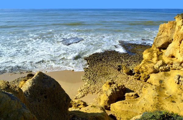 Spektakularne formacje skalne na Sietskes Beach na wybrzeżu Algarve — Zdjęcie stockowe