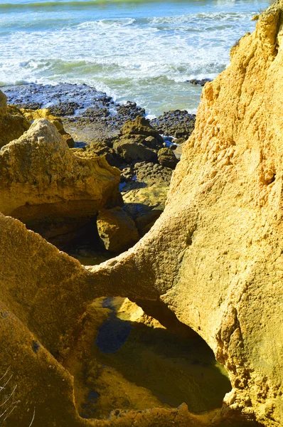 Spettacolari formazioni rocciose sulla spiaggia di Sietskes sulla costa dell'Algarve — Foto Stock