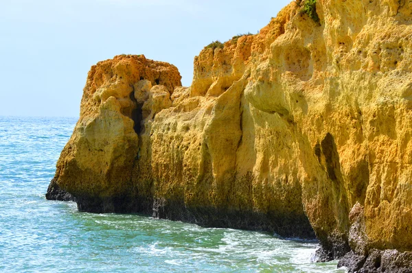 Formações rochosas espetaculares em Benagil Beach, na costa algarvia — Fotografia de Stock