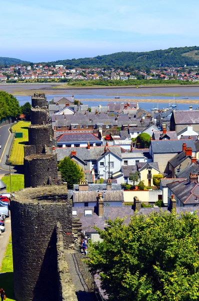 The historical medieval town wall surounding Conwy town — Stock Photo, Image