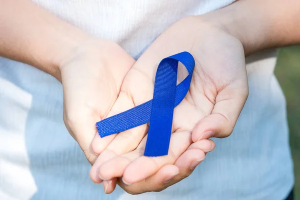 March Colorectal Cancer Awareness Month Woman Holding Dark Blue Ribbon — Stock Photo, Image