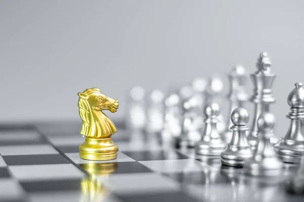 Gold Chess Knight Horse Figure Chessboard Opponent Enemy Strategy Conflict — Stock Photo, Image