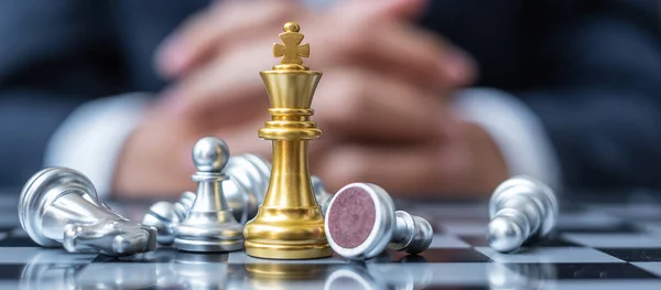 Gold Chess King Figure Stand Out Crowd Enermy Opponent Chessboard — Stock Photo, Image