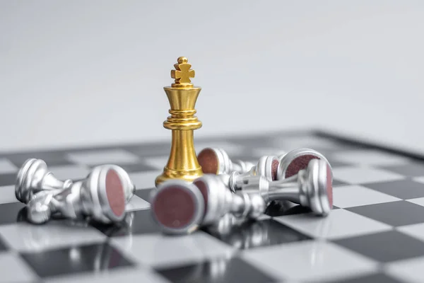 Gold Chess King Figure Stand Out Crowd Enermy Opponent Chessboard — Stock Photo, Image