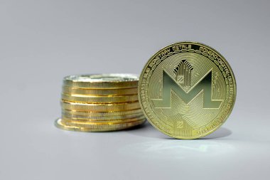 Altın Monero (XMR) şifreleme para yığını, Crypto engelleme ağı içinde Dijital Para, teknoloji ve çevrimiçi internet değiş tokuşu kullanılarak takas edilir. Mali konsept