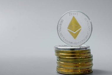 Gümüş Ethereum (ETC) şifreleme para yığını, Crypto engelleme ağı içinde Dijital Para, teknoloji ve çevrimiçi internet değiş tokuşu kullanılarak takas edilir. Mali konsept