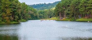 Pang Oung Gölü 'nün güzel manzarası, Mae Hong Oğlu, Tayland. seyahat, seyahat ve tatil kavramı