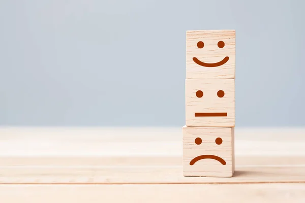 Sorria Símbolo Cara Blocos Cubo Madeira Amarelos Emoção Classificação Serviço — Fotografia de Stock