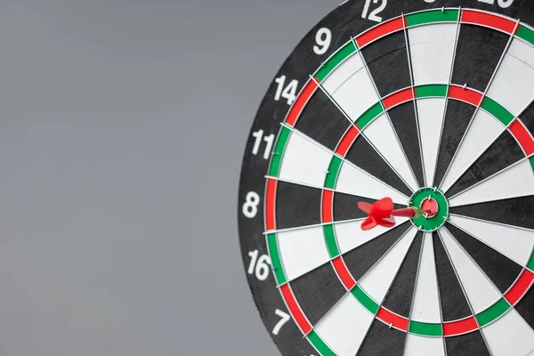 Red Dart Hitting Target Center Bullseye Dartboard Business Competition Goal — Stock Photo, Image