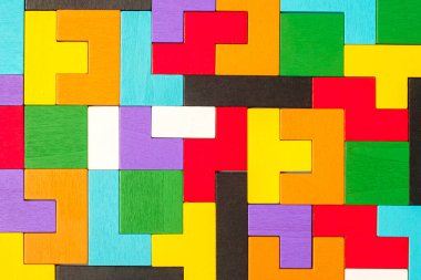 Renkli ahşap yapboz arka planlı geometrik şekil bloğu. Mantıklı düşünme, iş mantığı, Bilmece, karar, çözümler, rasyonel, misyon, başarı, hedefler ve strateji kavramları