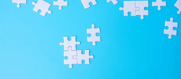 Gruppe Weißer Puzzleteile Auf Blauem Hintergrund Lösungskonzept Mission Erfolg Ziele — Stockfoto