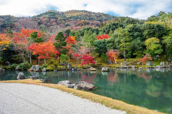 Kleurrijke Bladeren Tuin Vijver Tenryuji Tempel Oriëntatiepunt Populair Voor Toeristen — Stockfoto