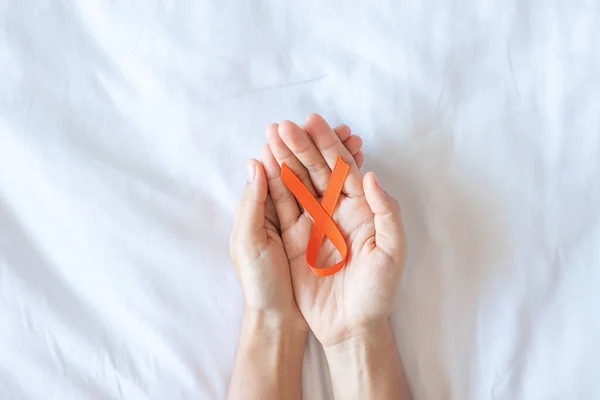 白血病 肾癌日 世界多发性硬化症 Crps 自残意识月 支持患者生活和生病的橙带 保健和世界癌症日概念 — 图库照片