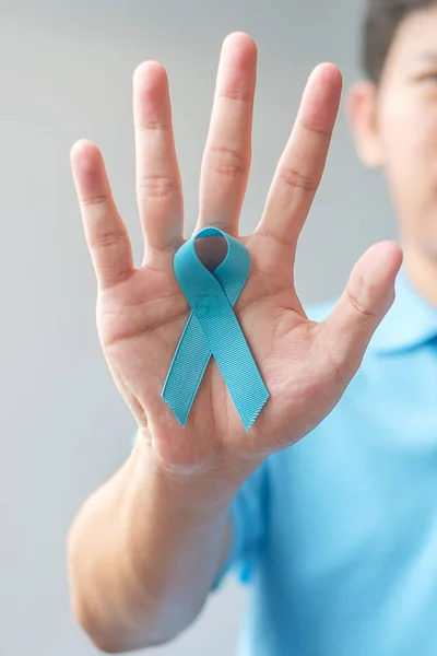 Novembro Mês Consciência Câncer Próstata Homem Camisa Azul Com Mão — Fotografia de Stock