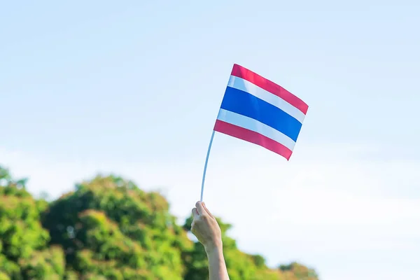 Hand Hält Thailand Flagge Auf Naturhintergrund Thai Nation Day Und — Stockfoto