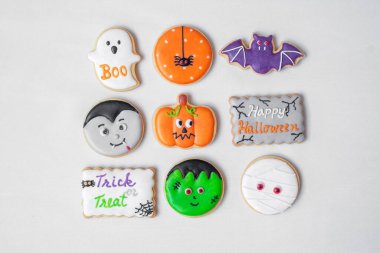 Cadılar Bayramı Kurabiyeleri beyaz arka planda. Trick or Threat, Mutlu Cadılar Bayramı Merhaba October, güz, şenlik, parti ve tatil konsepti