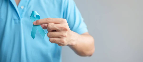 Novembro Mês Consciência Câncer Próstata Homem Camisa Azul Com Mão — Fotografia de Stock