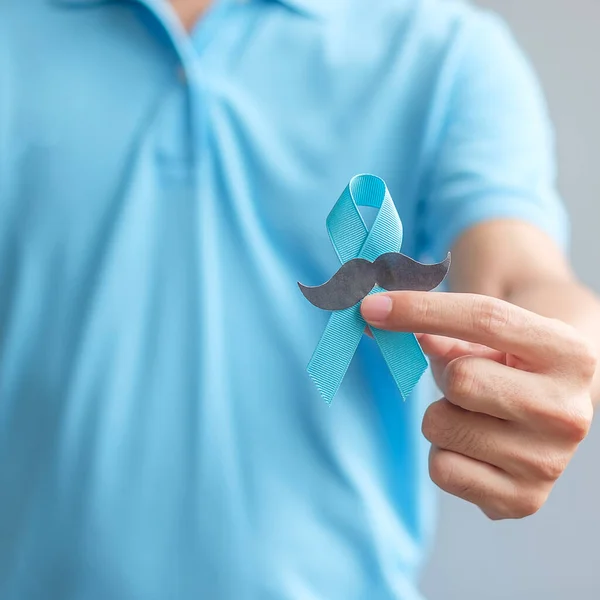 Novembro Mês Consciência Câncer Próstata Homem Segurando Fita Azul Com — Fotografia de Stock