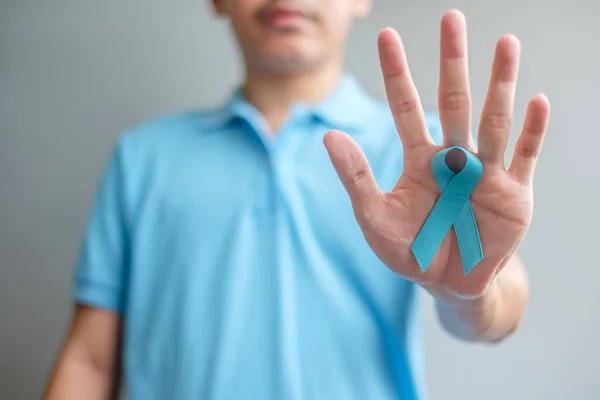 Novembro Mês Consciência Câncer Próstata Homem Camisa Azul Com Mão — Fotografia de Stock